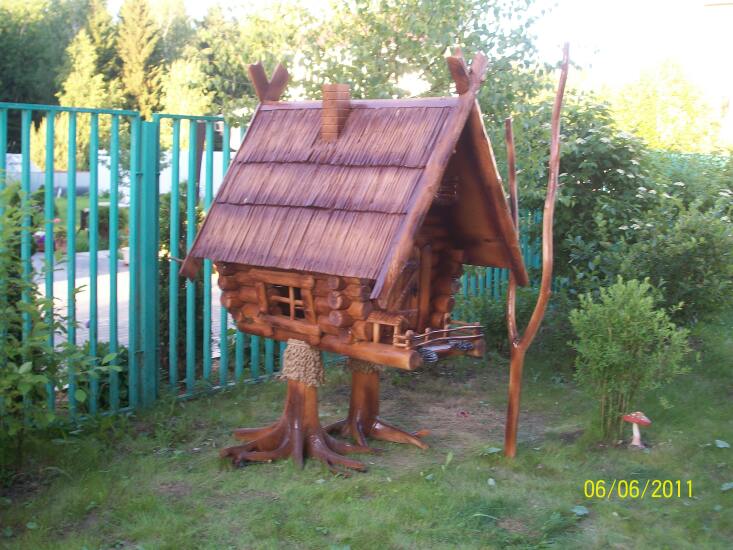 Декоративный домик для сада из дерева (38 фото)